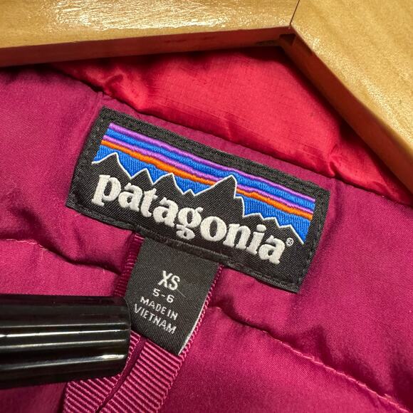 Patagonia Kids Duck Down 600-Fill Insulated Puffer Vest Size XS (5-6) Magenta - Picture 7 of 7